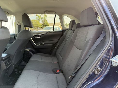 Used 2021 Toyota RAV4 XLE AWD/4WD image 17