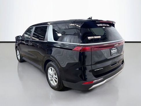 Used 2024 Kia Carnival LX FWD image 8
