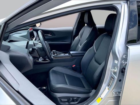 Used 2024 Toyota Prius XLE FWD image 8