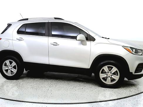 Used 2019 Chevrolet Trax LT w/ LT Convenience Package AWD/4WD image 8