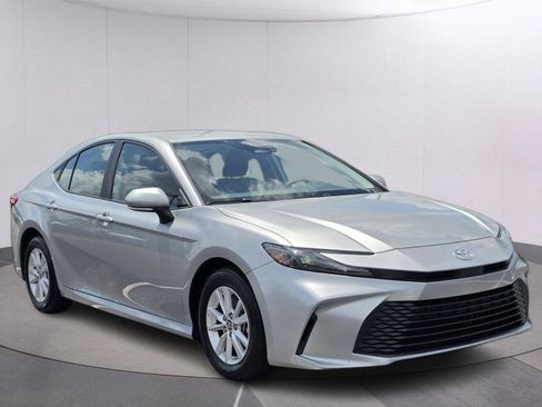 Used 2025 Toyota Camry LE FWD image 7