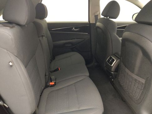Used 2019 Kia Sorento FWD image 19