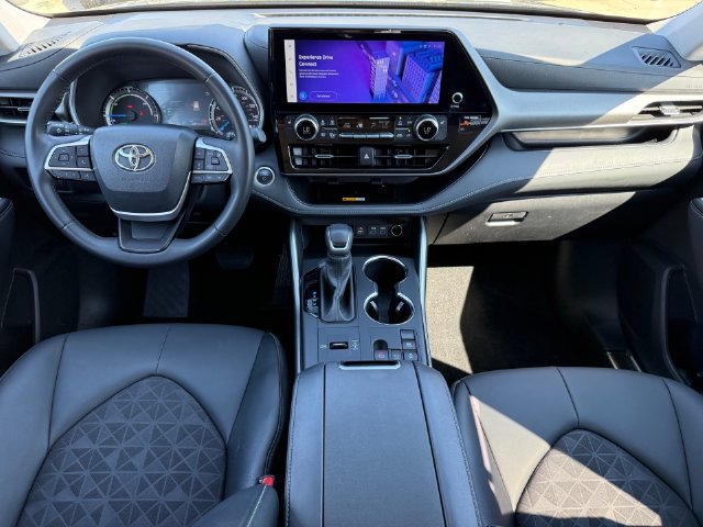 Used 2024 Toyota Highlander XLE FWD image 22
