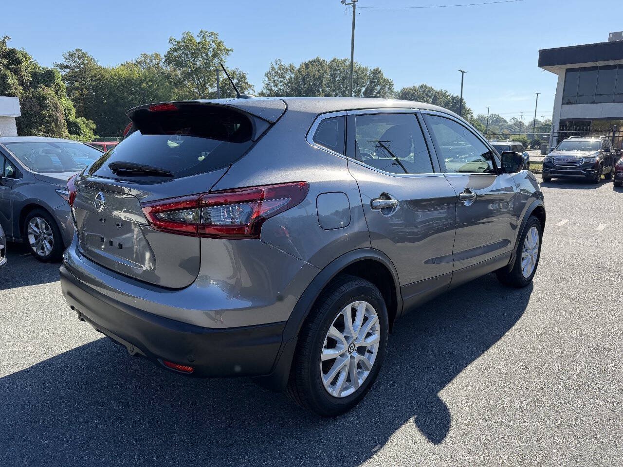Used 2020 Nissan Rogue Sport S w/ Appearance Package FWD image 4