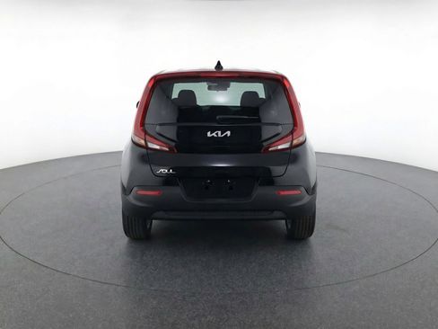 Used 2025 Kia Soul LX w/ LX Technology Package FWD image 7