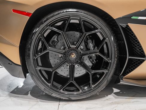 Used 2021 Lamborghini Aventador SVJ AWD/4WD image 12