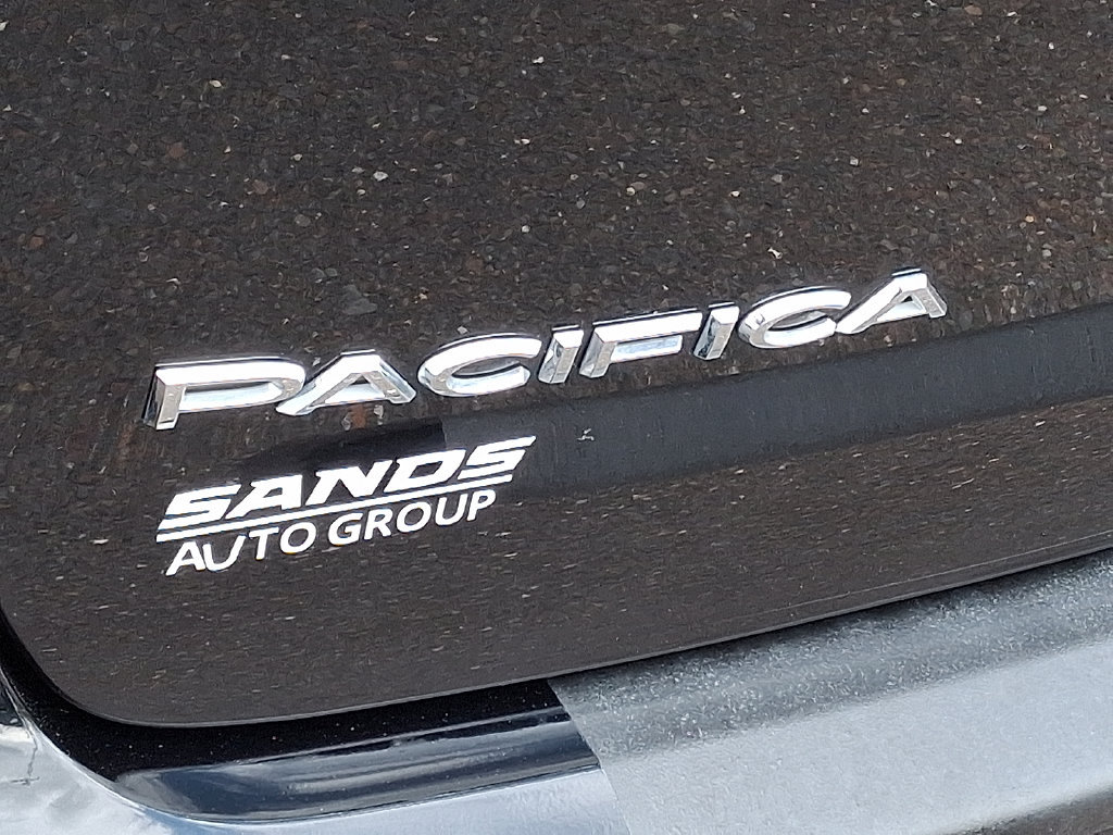 Used 2024 Chrysler Pacifica Touring-L FWD image 34
