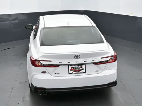 Used 2025 Toyota Camry SE image 31