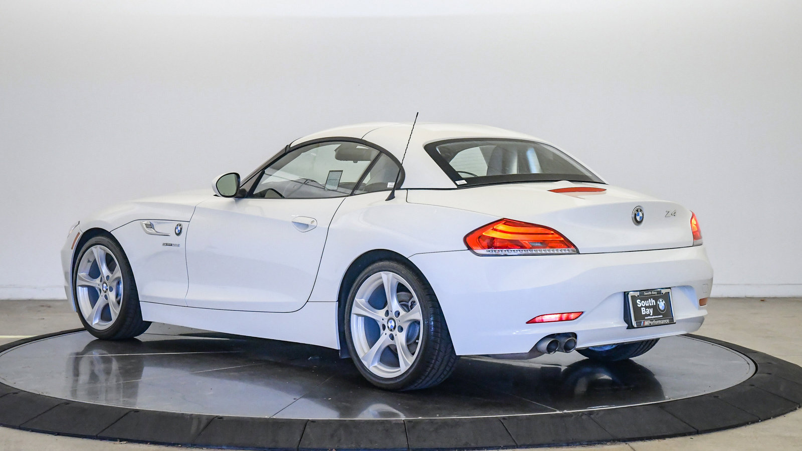 Used 2016 BMW Z4 sDrive28i RWD image 2