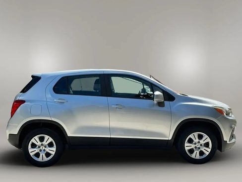 Used 2017 Chevrolet Trax LS FWD image 5