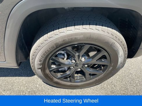 Used 2025 Jeep Grand Cherokee L Altitude AWD/4WD image 15