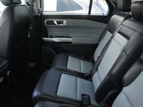Used 2024 Ford Explorer XLT w/ Equipment Group 202A AWD/4WD image 10