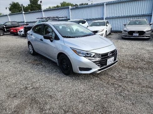 Used 2025 Nissan Versa S w/ Trunk Package FWD image 2
