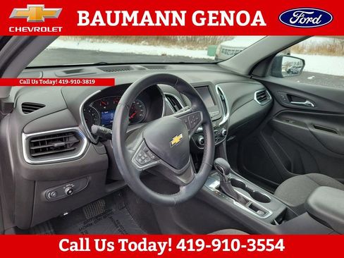 Used 2023 Chevrolet Equinox LT image 3