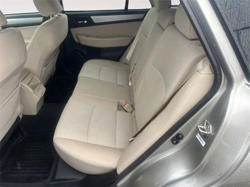 Used 2019 Subaru Outback 2.5i Premium image 12
