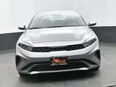 Used 2023 Kia Forte LXS FWD image 3