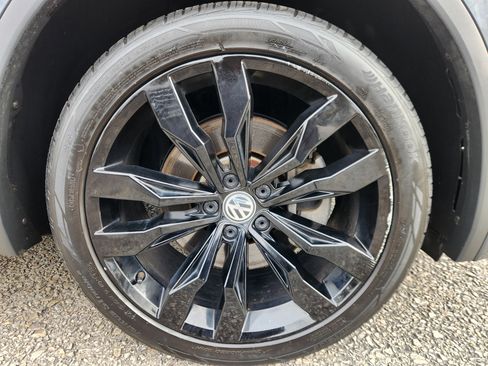 Used 2021 Volkswagen Tiguan SE R-Line w/ 3rd Row Seat Package image 21