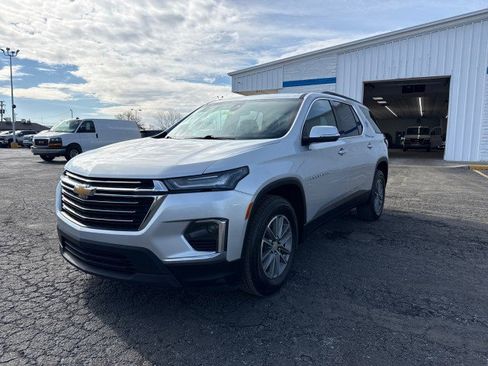 Certified 2022 Chevrolet Traverse LT image 1