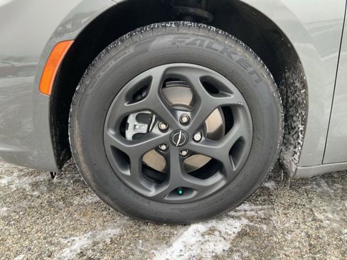 Used 2021 Chrysler Pacifica Limited w/ S Appearance Package image 20