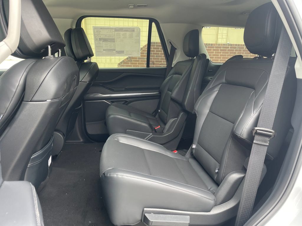 New 2026 Lincoln Navigator Premiere AWD/4WD image 15