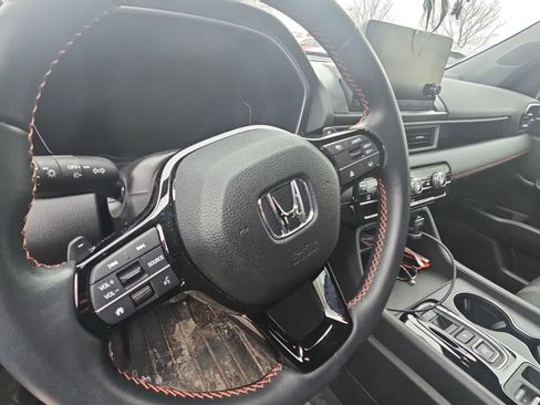 Used 2025 Honda Pilot Sport image 5