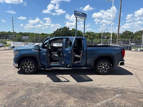 Used 2024 GMC Sierra 1500 SLT AWD/4WD image 4