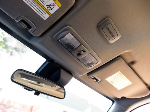 Used 2022 Nissan Frontier SV image 25