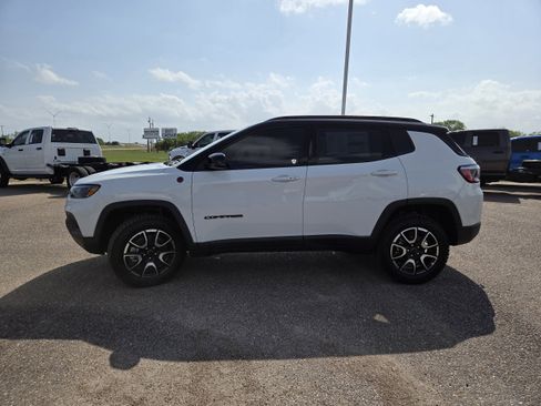 New 2026 Jeep Compass Trailhawk image 4