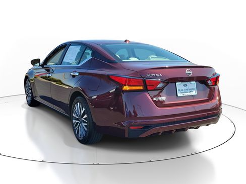 Used 2025 Nissan Altima 2.5 SV image 3
