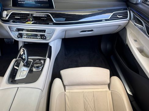 Certified 2022 BMW 750i xDrive w/ Executive Package AWD/4WD image 29