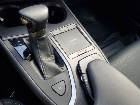 Used 2019 Lexus UX 200 image 26