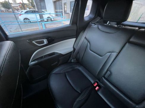 Used 2025 Jeep Compass Limited image 39