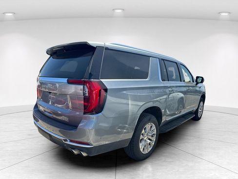 Used 2025 GMC Yukon XL Denali AWD/4WD image 6