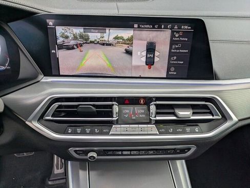 Used 2021 BMW X5 M50i image 24