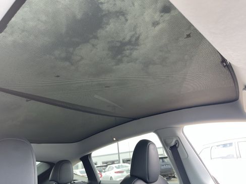 Used 2023 Tesla Model Y Long Range AWD/4WD image 10