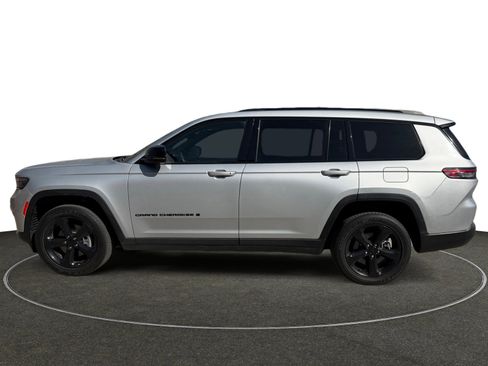 Used 2023 Jeep Grand Cherokee L Laredo AWD/4WD image 2