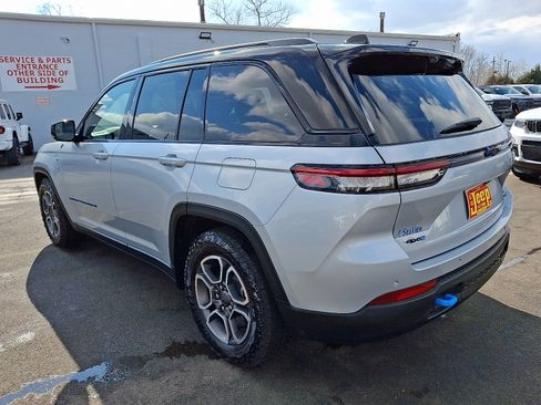 Certified 2023 Jeep Grand Cherokee Trailhawk w/ Luxury Tech Group III image 4