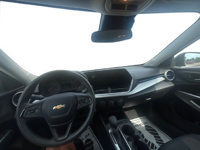 Used 2026 Chevrolet Trax LS FWD image 13