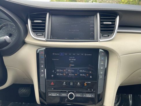 Used 2019 INFINITI QX50 Essential w/ Premium Audio Package FWD image 17