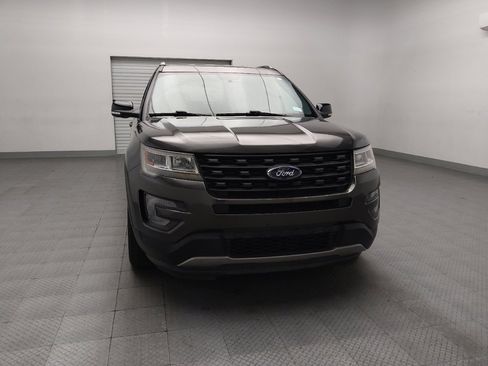 Used 2017 Ford Explorer XLT image 14