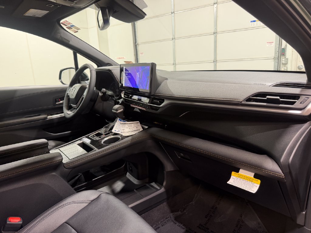 New 2026 Toyota Sienna XLE Woodland Edition AWD/4WD image 32