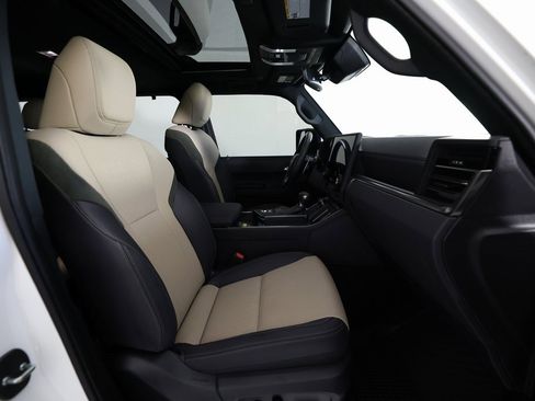 Used 2024 Lexus GX 550 image 10