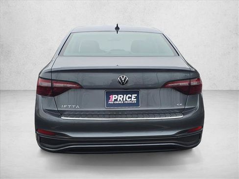 Used 2024 Volkswagen Jetta SE image 5