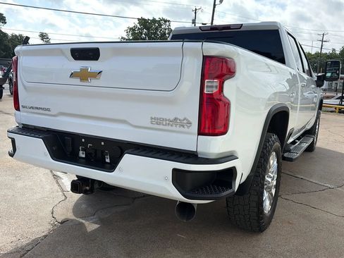Used 2022 Chevrolet Silverado 2500 High Country AWD/4WD image 3