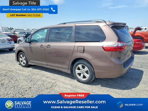 Used 2020 Toyota Sienna LE w/ Carpet Mat Package FWD image 3