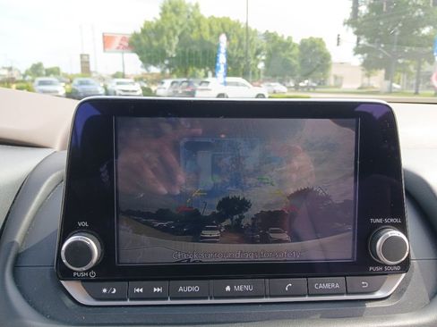 Used 2023 Nissan Rogue SV AWD/4WD image 18
