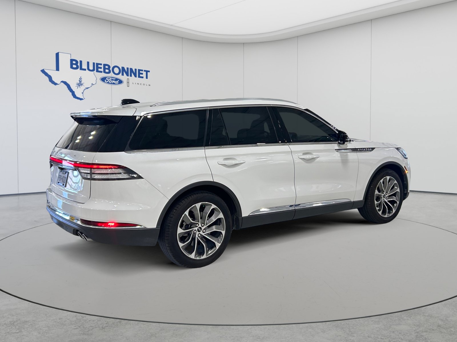 Used 2025 Lincoln Aviator 2WD image 4