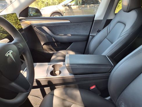 Used 2024 Tesla Model Y Long Range AWD/4WD image 9