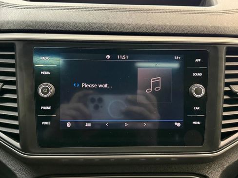 Used 2020 Volkswagen Atlas Cross Sport SE w/ Panoramic Sunroof Package FWD image 34