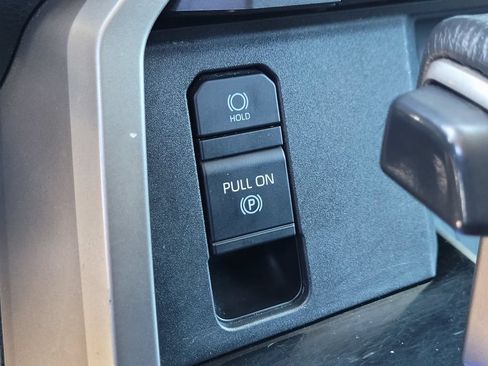 Used 2022 Toyota Tundra SR5 w/ SR5 Premium Package AWD/4WD image 17